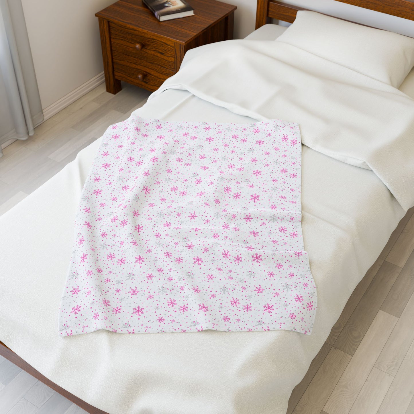 Pink & Silver Snowflake Velveteen Plush Blanket – Cozy Winter Decor & Gift