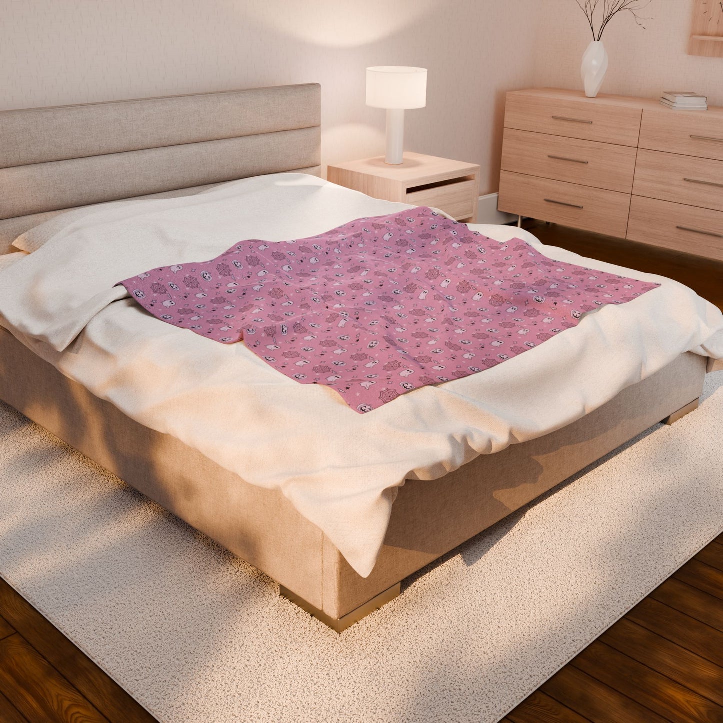 Pink Halloween Plush Blanket – Ghost, Pumpkin & Spider Web Cozy Throw for Fall, Spooky Season Decor & Halloween Gift