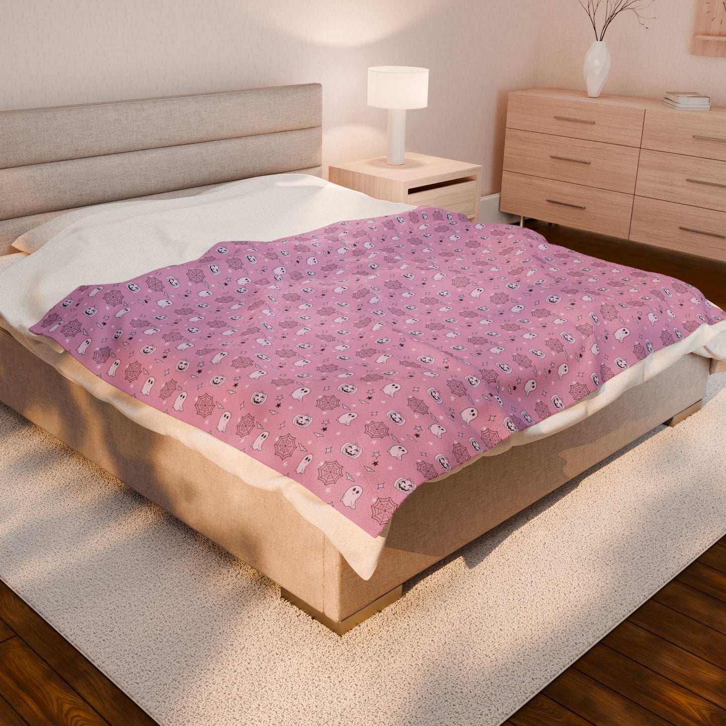 Pink Halloween Plush Blanket – Ghost, Pumpkin & Spider Web Cozy Throw for Fall, Spooky Season Decor & Halloween Gift