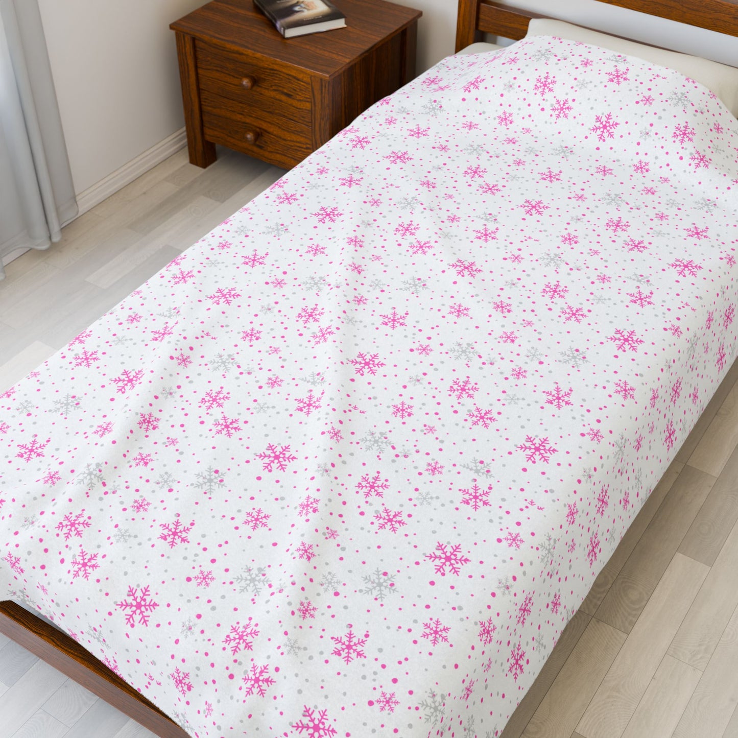 Pink & Silver Snowflake Velveteen Plush Blanket – Cozy Winter Decor & Gift