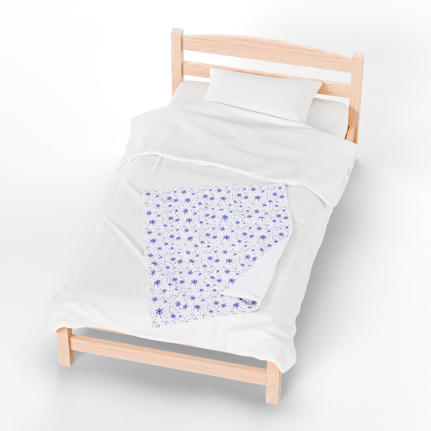 Blue and Silver Snowflake Velveteen Plush Blanket – Soft Winter Throw for Cozy Home Décor