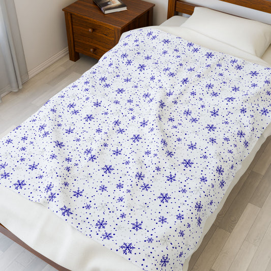 Blue and Silver Snowflake Velveteen Plush Blanket – Soft Winter Throw for Cozy Home Décor