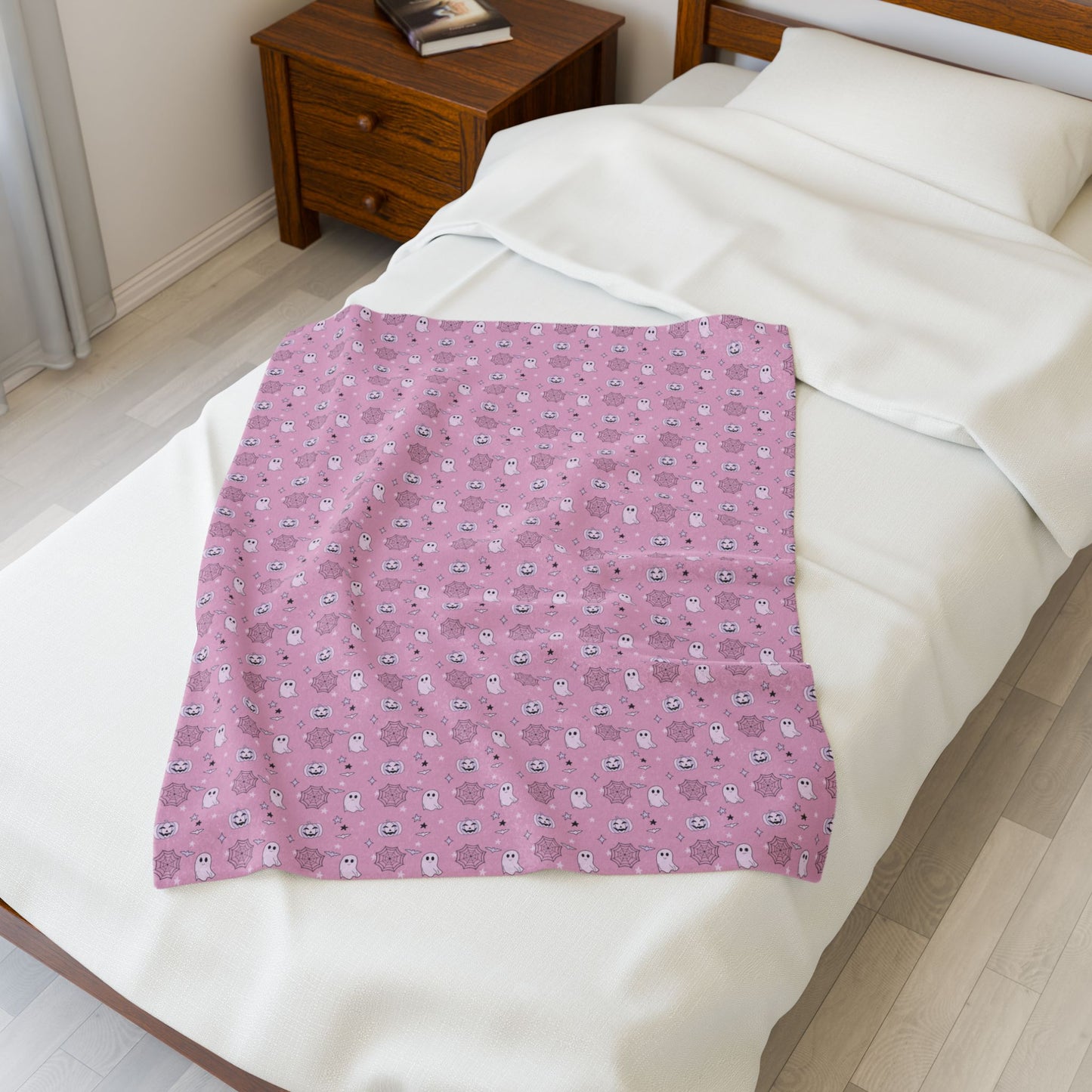 Pink Halloween Plush Blanket – Ghost, Pumpkin & Spider Web Cozy Throw for Fall, Spooky Season Decor & Halloween Gift