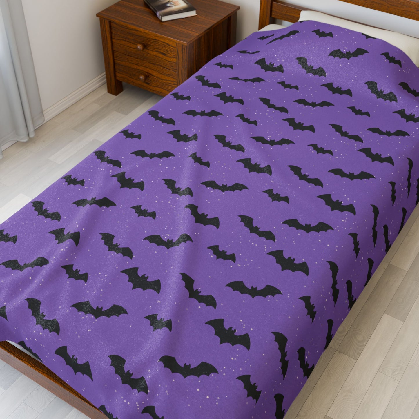 Purple Bat Plush Blanket, Cozy Halloween Throw with Cute Bat Design, Gothic Spooky Decor Gift