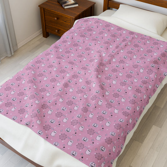 Pink Halloween Plush Blanket – Ghost, Pumpkin & Spider Web Cozy Throw for Fall, Spooky Season Decor & Halloween Gift